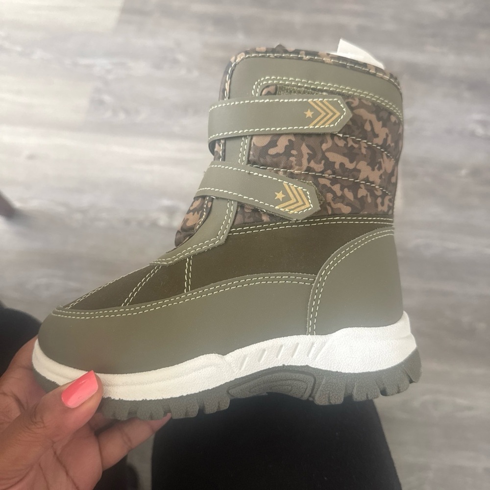 NIB Beverly Hills Polo Club Snow Boots - Size: 10, Little Kids Green